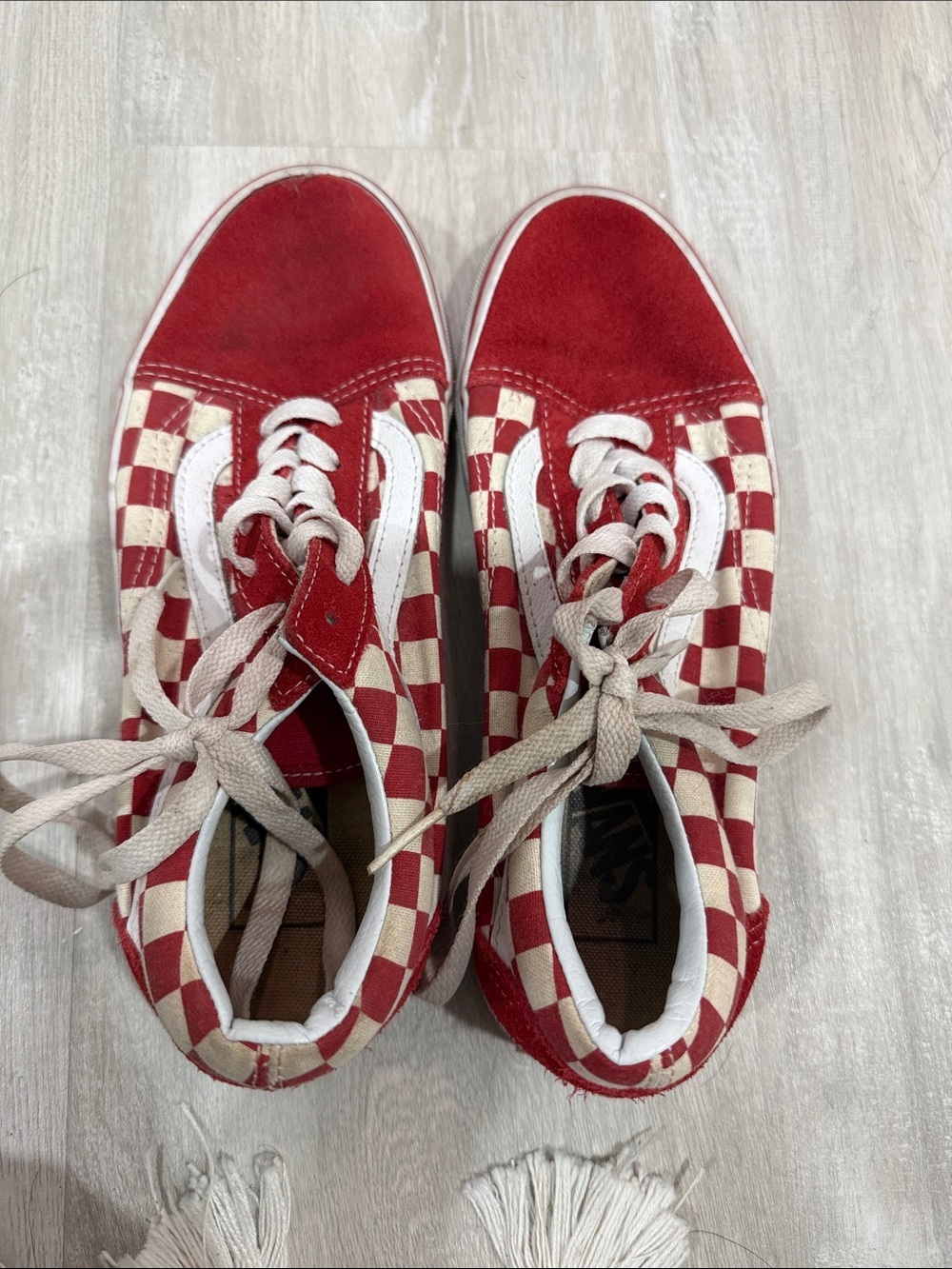 Pre-loved Men’s/Women’s Red Checkerboard Skate Shoes with White Accents